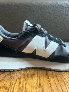 New Balance Black, Gray and White Low-Profile Trainer